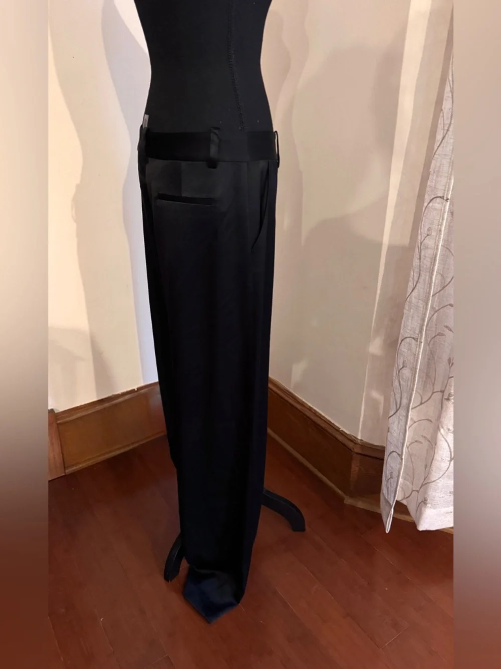 Alice + Olivia Black Satin Wide-Leg Trousers - Picture 3 of 5